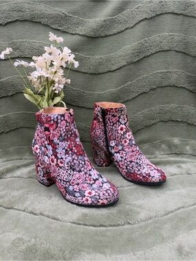 Qupid ankle boots